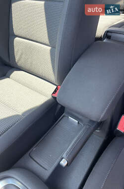 Хэтчбек Volkswagen Golf 2010 в 