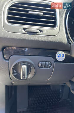 Хэтчбек Volkswagen Golf 2010 в 
