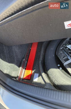 Хэтчбек Volkswagen Golf 2010 в 