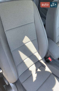 Хэтчбек Volkswagen Golf 2010 в 
