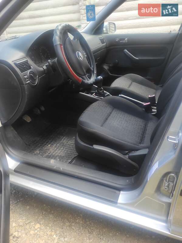 Хэтчбек Volkswagen Golf 2002 в Надворной