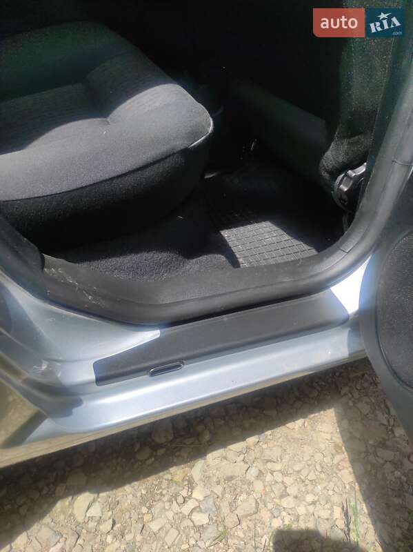 Хэтчбек Volkswagen Golf 2002 в Надворной