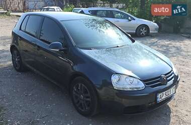 Хэтчбек Volkswagen Golf 2004 в Запорожье