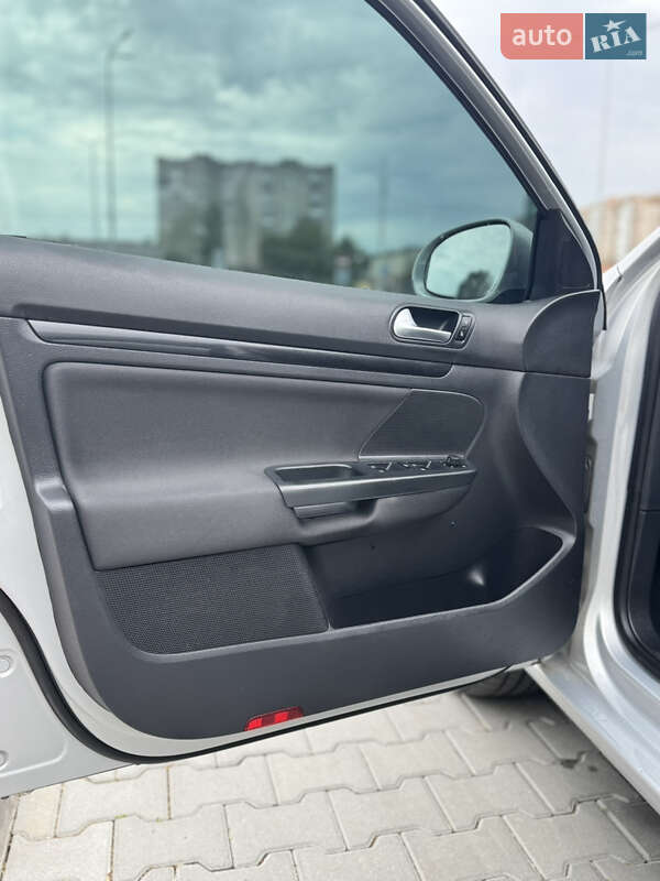 Універсал Volkswagen Golf 2013 в Хмельницькому