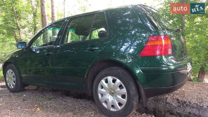 Хэтчбек Volkswagen Golf 1999 в 
