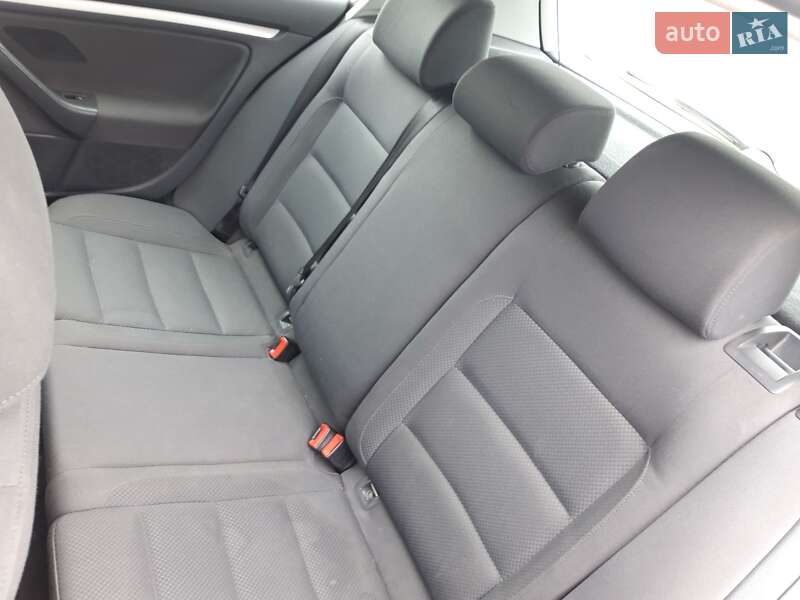 Хетчбек Volkswagen Golf 2004 в Кривому Розі