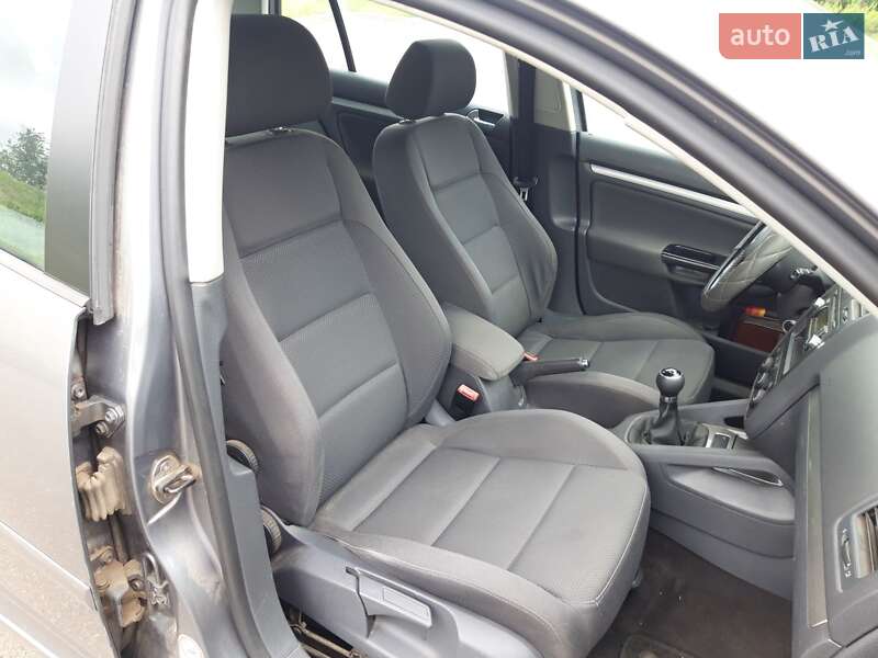 Хетчбек Volkswagen Golf 2004 в Кривому Розі