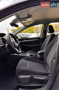 Хетчбек Volkswagen Golf 2022 в 