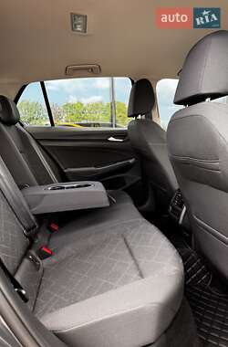 Хетчбек Volkswagen Golf 2022 в 