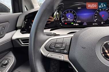 Хетчбек Volkswagen Golf 2022 в 