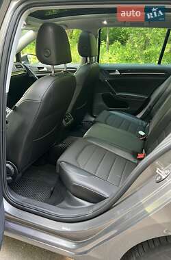 Универсал Volkswagen Golf 2015 в 