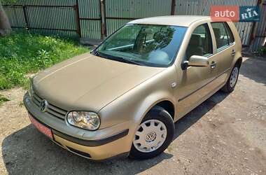 Хэтчбек Volkswagen Golf 2001 в 