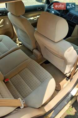 Хэтчбек Volkswagen Golf 2001 в 