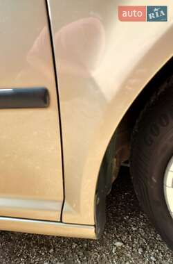 Хэтчбек Volkswagen Golf 2001 в 
