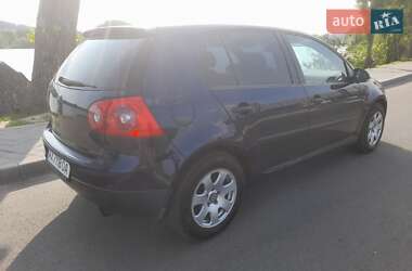 Хэтчбек Volkswagen Golf 2004 в 