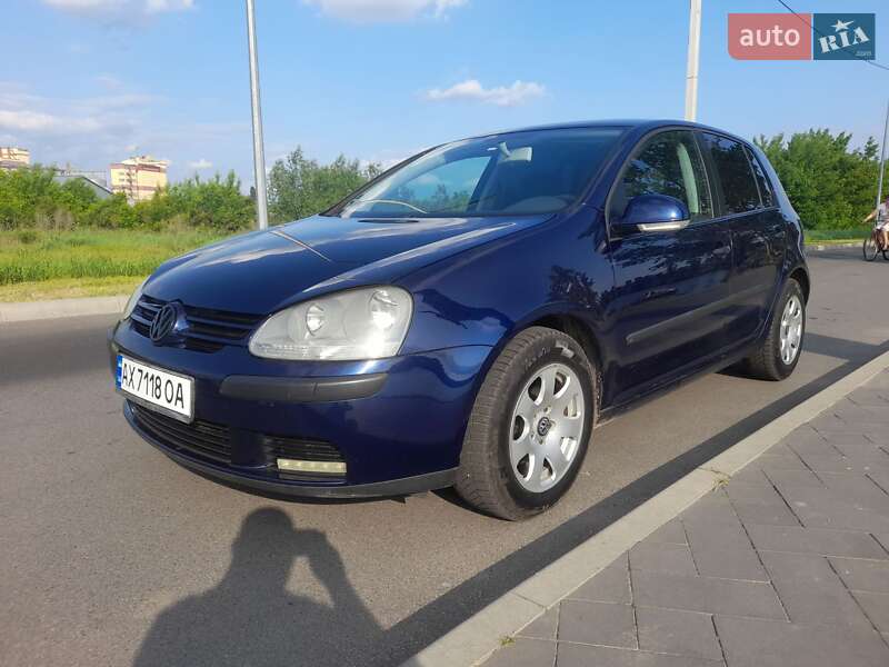 Хэтчбек Volkswagen Golf 2004 в 