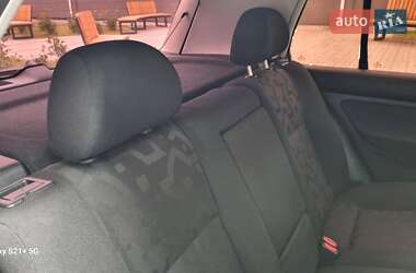 Хэтчбек Volkswagen Golf 1998 в 