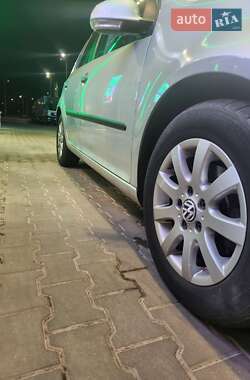 Хэтчбек Volkswagen Golf 2005 в 
