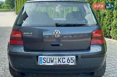 Хетчбек Volkswagen Golf 2002 в 