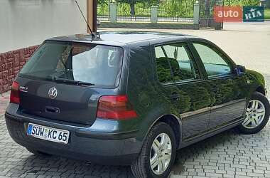 Хетчбек Volkswagen Golf 2002 в 