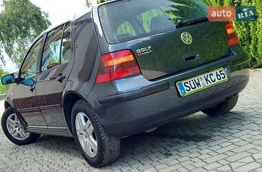 Хетчбек Volkswagen Golf 2002 в 