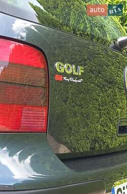 Хетчбек Volkswagen Golf 2002 в 