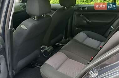 Хетчбек Volkswagen Golf 2002 в 