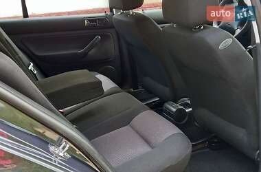 Хетчбек Volkswagen Golf 2002 в 