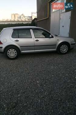 Хэтчбек Volkswagen Golf 2001 в Черновцах