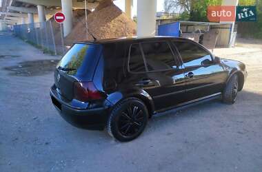Хэтчбек Volkswagen Golf 1999 в 