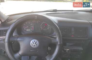 Хэтчбек Volkswagen Golf 1999 в 