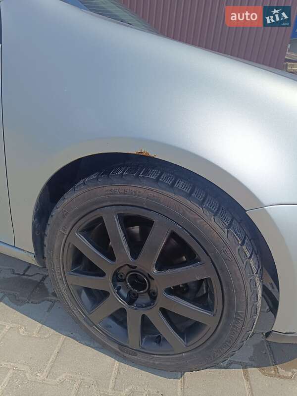 Хетчбек Volkswagen Golf 2004 в Городку