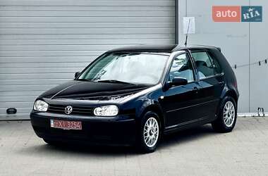 Хэтчбек Volkswagen Golf 2000 в 