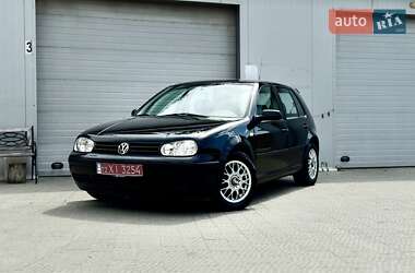 Хэтчбек Volkswagen Golf 2000 в 