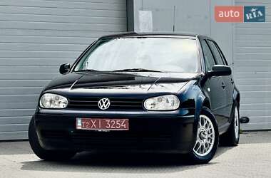 Хэтчбек Volkswagen Golf 2000 в 