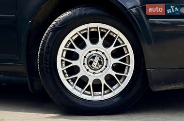 Хэтчбек Volkswagen Golf 2000 в 