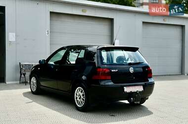Хэтчбек Volkswagen Golf 2000 в 