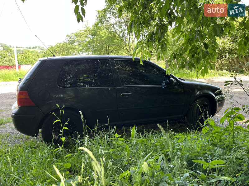 Хетчбек Volkswagen Golf 1998 в Чернівцях