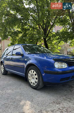 Хетчбек Volkswagen Golf 2000 в Хотині