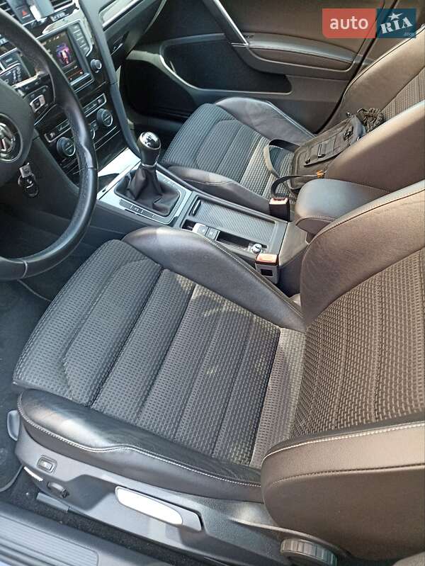 Универсал Volkswagen Golf 2015 в Луцке