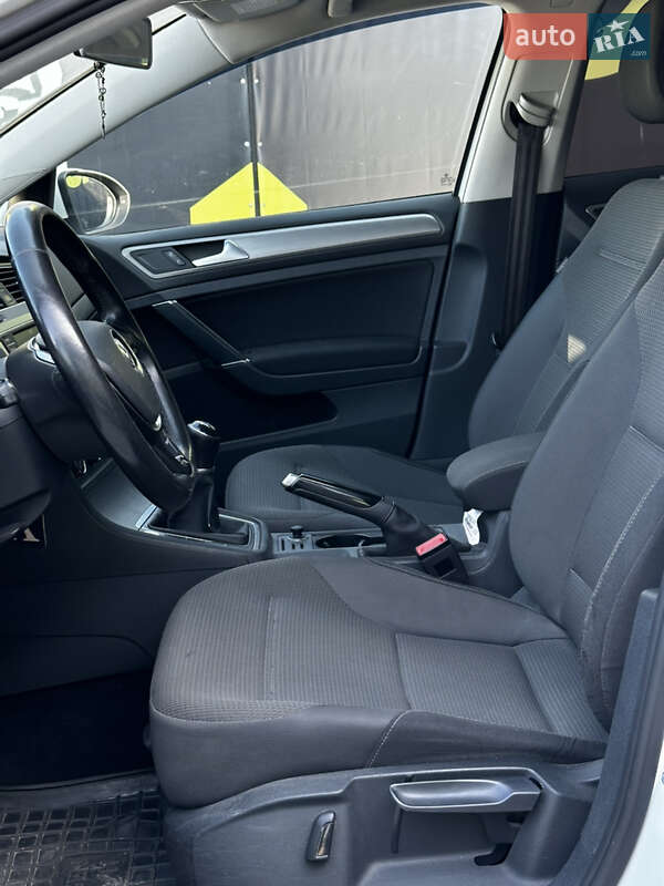 Универсал Volkswagen Golf 2015 в Львове