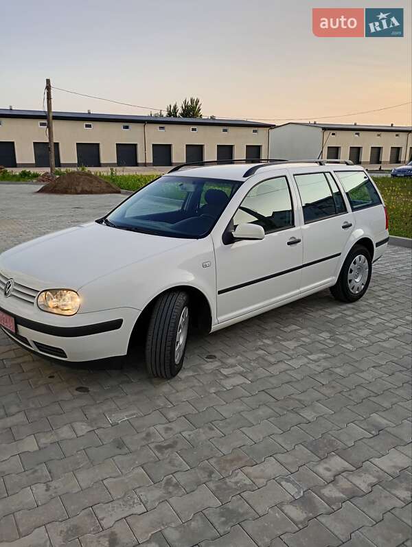 Универсал Volkswagen Golf 2003 в Самборе