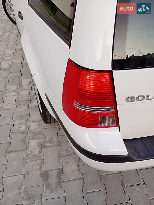 Универсал Volkswagen Golf 2003 в Самборе