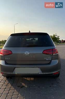 Хэтчбек Volkswagen Golf 2016 в 