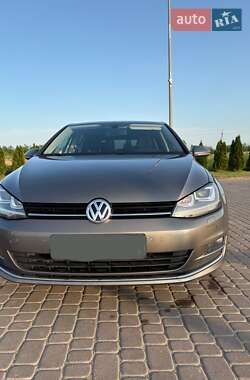 Хэтчбек Volkswagen Golf 2016 в 