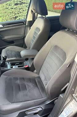 Хэтчбек Volkswagen Golf 2016 в 