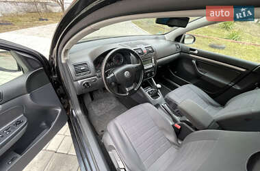 Хэтчбек Volkswagen Golf 2007 в 