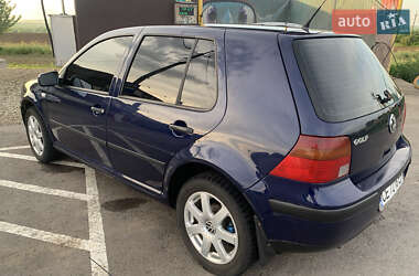 Хэтчбек Volkswagen Golf 2001 в 