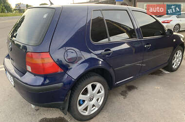 Хэтчбек Volkswagen Golf 2001 в 