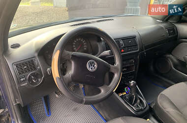 Хэтчбек Volkswagen Golf 2001 в 